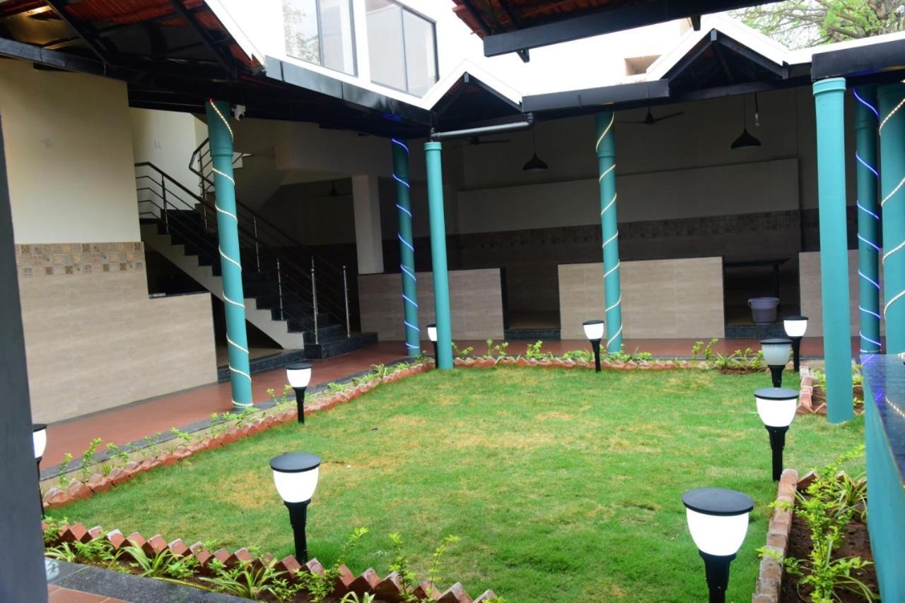 M G Residency Hotel Chikmagalur Ngoại thất bức ảnh